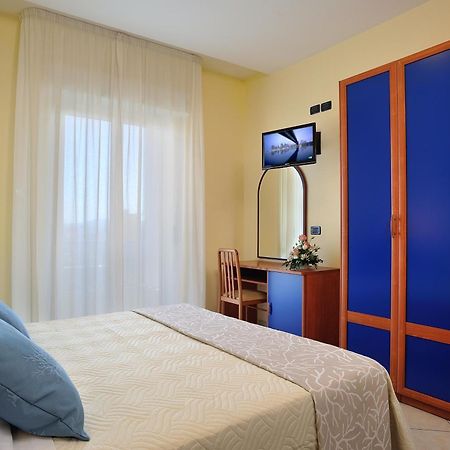 Hotel Riviera B&B 米萨诺阿德里亚蒂科 外观 照片