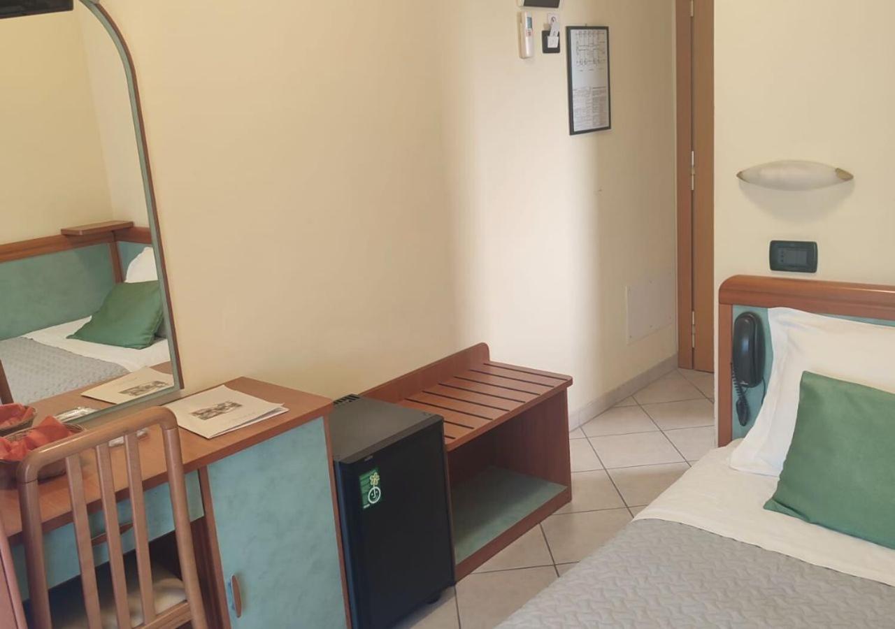 Hotel Riviera B&B 米萨诺阿德里亚蒂科 外观 照片