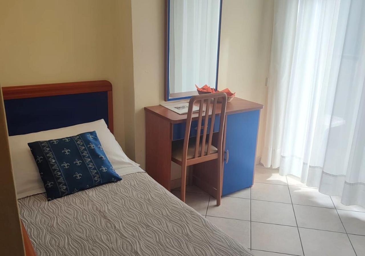 Hotel Riviera B&B 米萨诺阿德里亚蒂科 外观 照片