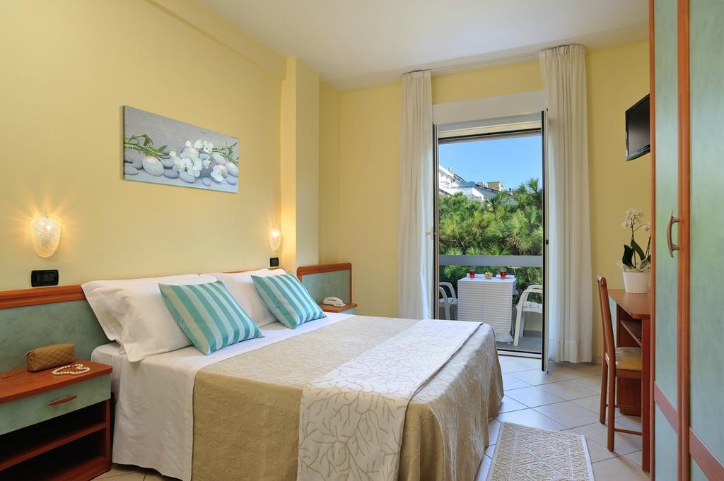 Hotel Riviera B&B 米萨诺阿德里亚蒂科 外观 照片